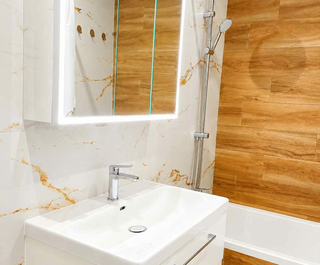 Exceptional Fully Renovated Apartment – Only 1 Minute From The Beach!