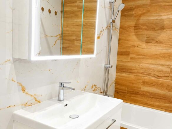 Exceptional Fully Renovated Apartment – Only 1 Minute From The Beach!