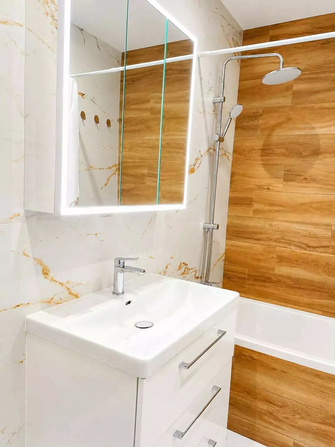 Exceptional Fully Renovated Apartment – Only 1 Minute From The Beach!