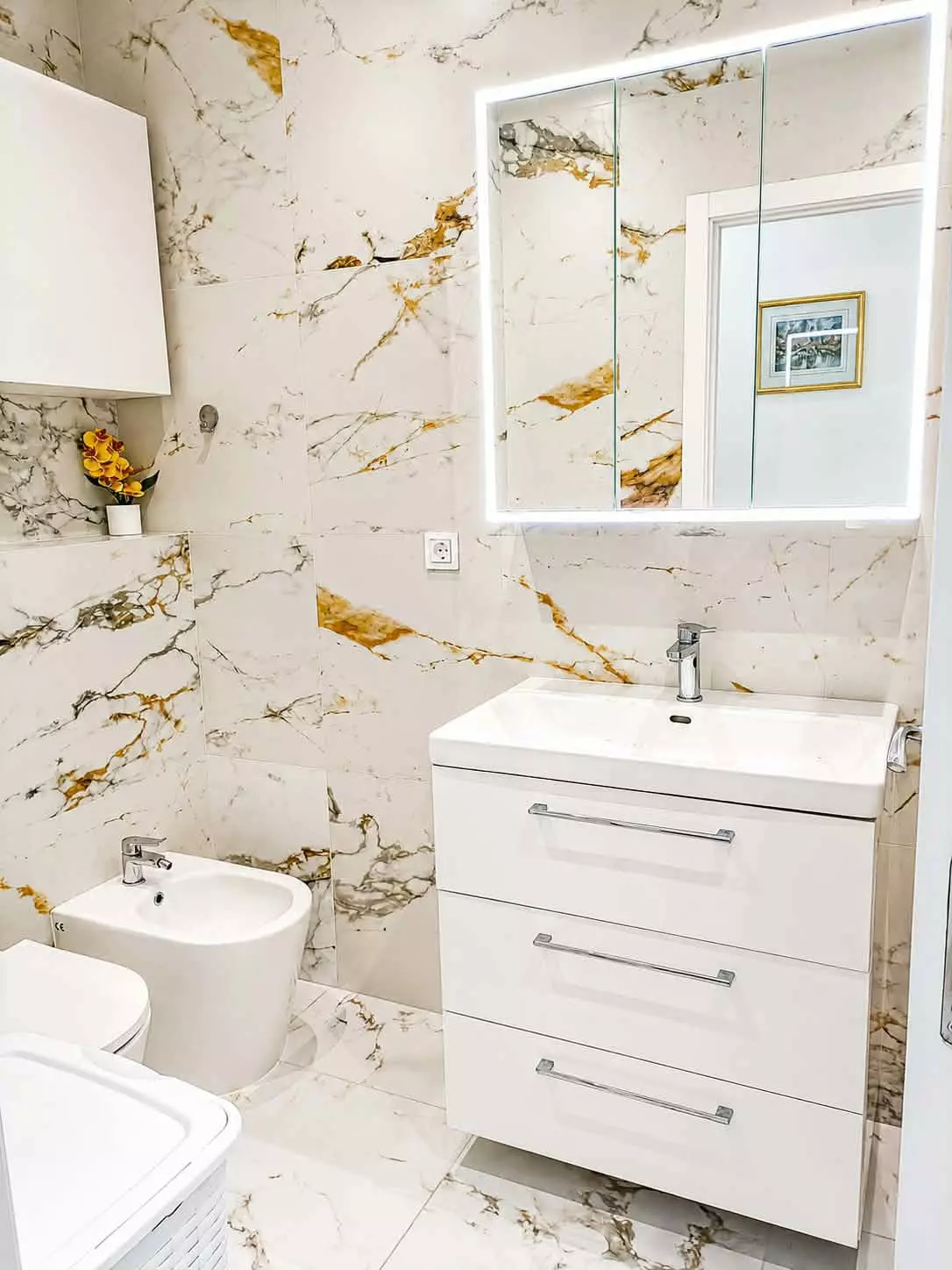 Exceptional Fully Renovated Apartment – Only 1 Minute From The Beach!