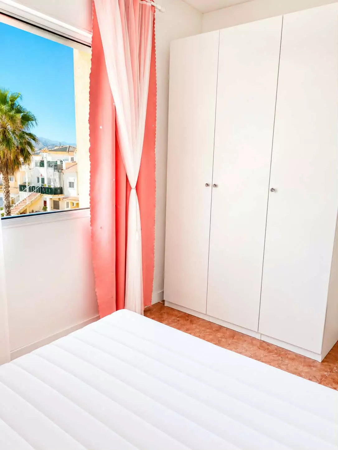 Exceptional Fully Renovated Apartment – Only 1 Minute From The Beach!