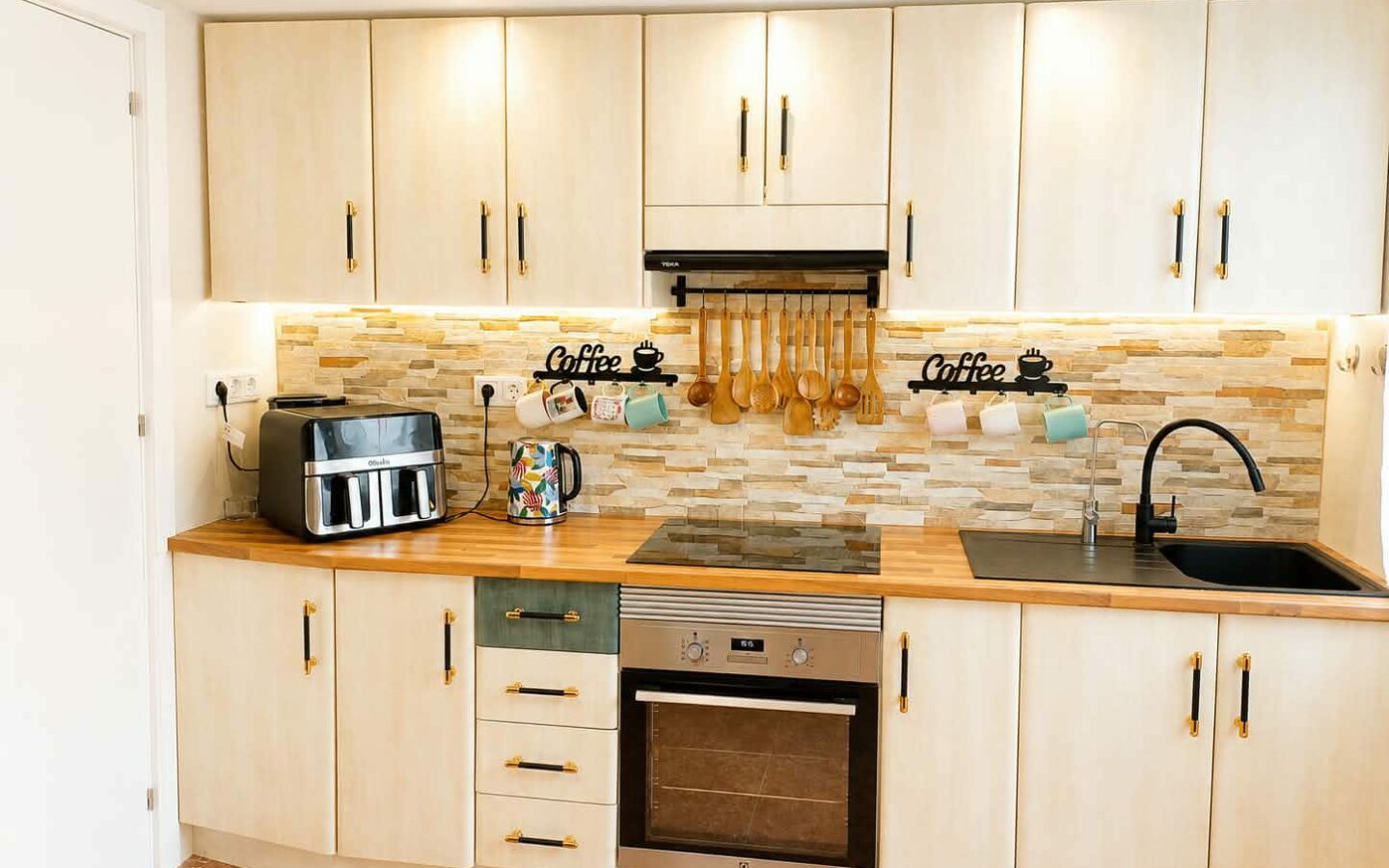 Exceptional Fully Renovated Apartment – Only 1 Minute From The Beach!