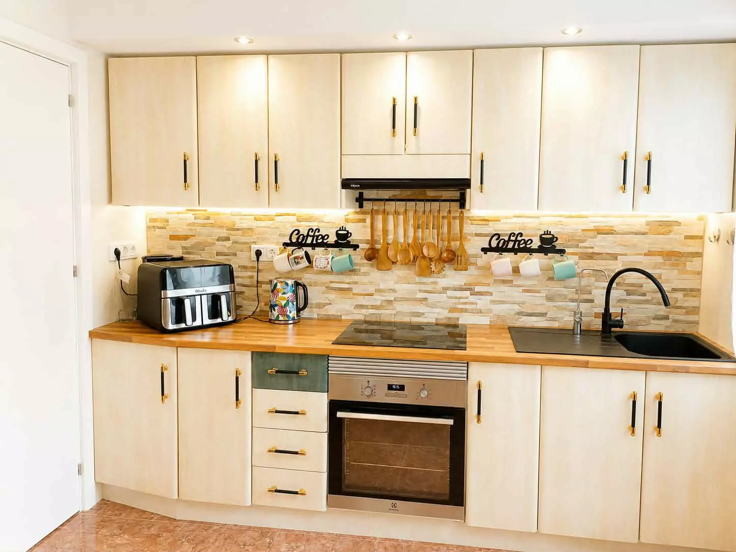 Exceptional Fully Renovated Apartment – Only 1 Minute From The Beach!