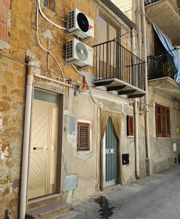 Townhouse Of 100 M² With Garden In Sicily