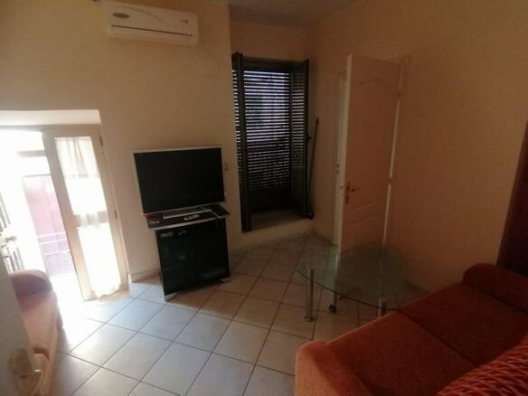 Townhouse Of 100 M² With Balcony In Termini