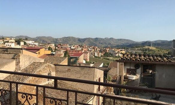 Panoramic Townhouse In Sicily – Casa Marta Via Dato