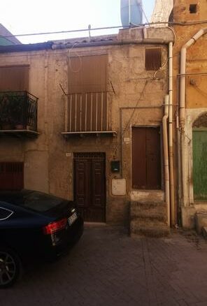Townhouse Of 200 M² With A Garden In Sicily
