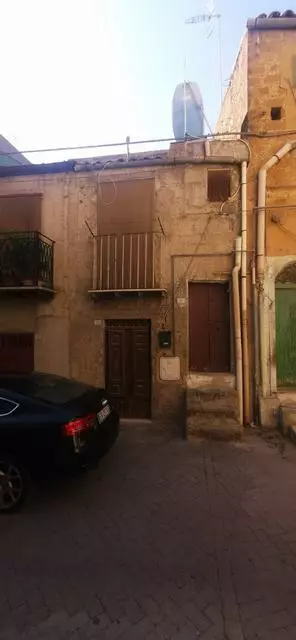 Townhouse Of 200 M² With A Garden In Sicily
