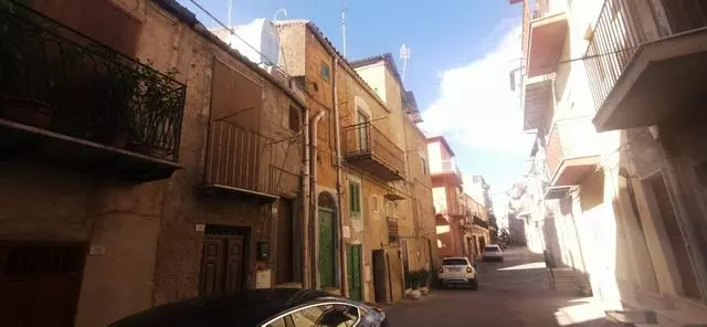 Townhouse Of 200 M² With A Garden In Sicily