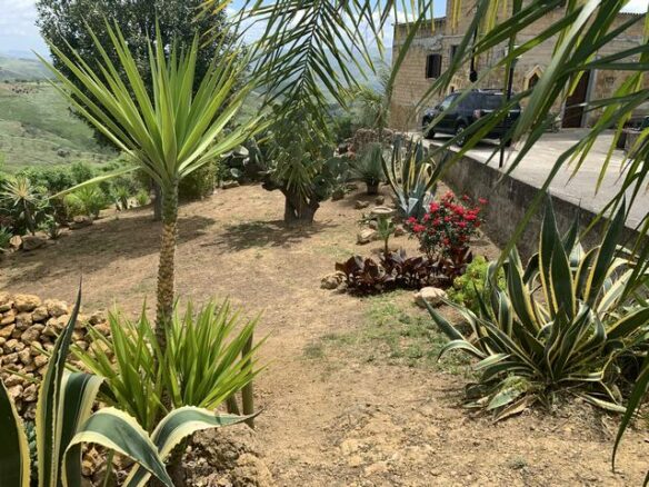 Villa Of 194 M² With Land In Sicily