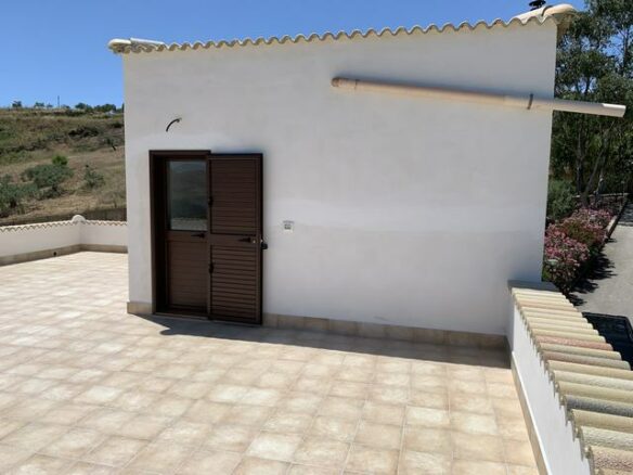 Villa Of 194 M² With Land In Sicily