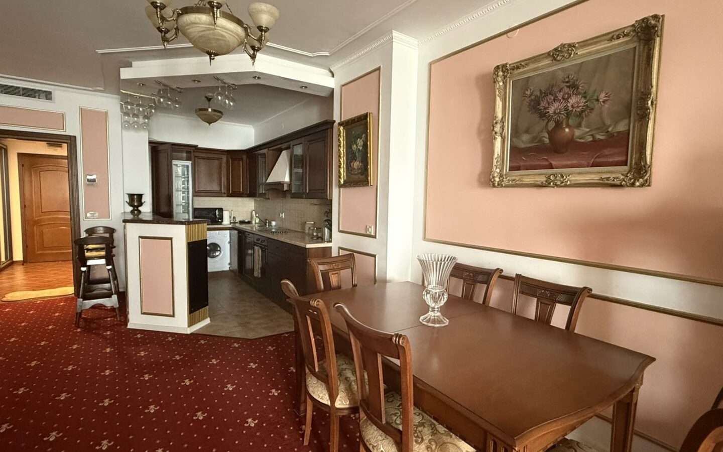 Apartment Of 100 M² With Three Bedrooms And Sea View In Port Palace