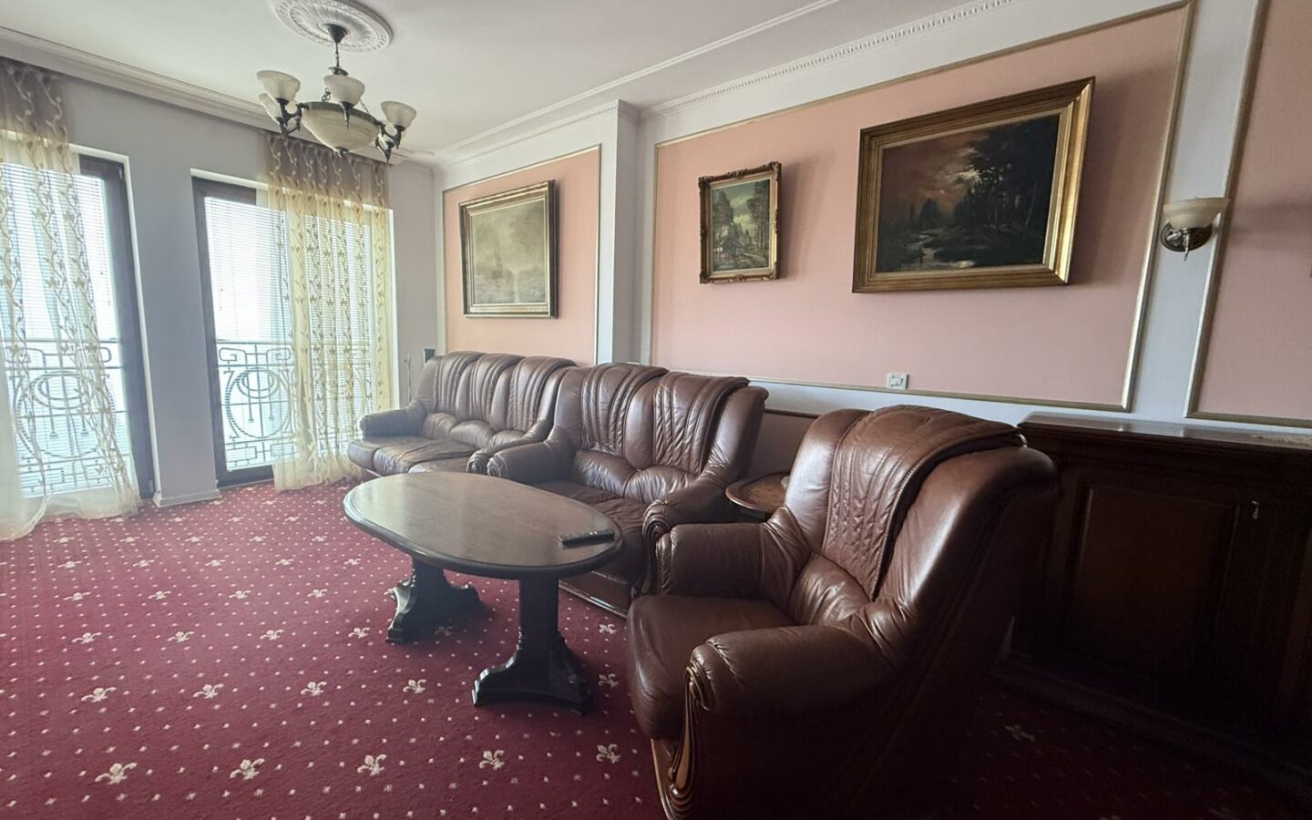 Apartment Of 100 M² With Three Bedrooms And Sea View In Port Palace