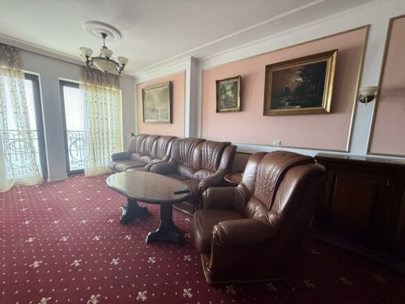Apartment Of 100 M² With Three Bedrooms And Sea View In Port Palace
