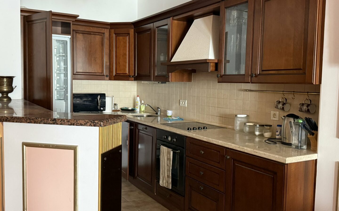 Apartment Of 100 M² With Three Bedrooms And Sea View In Port Palace