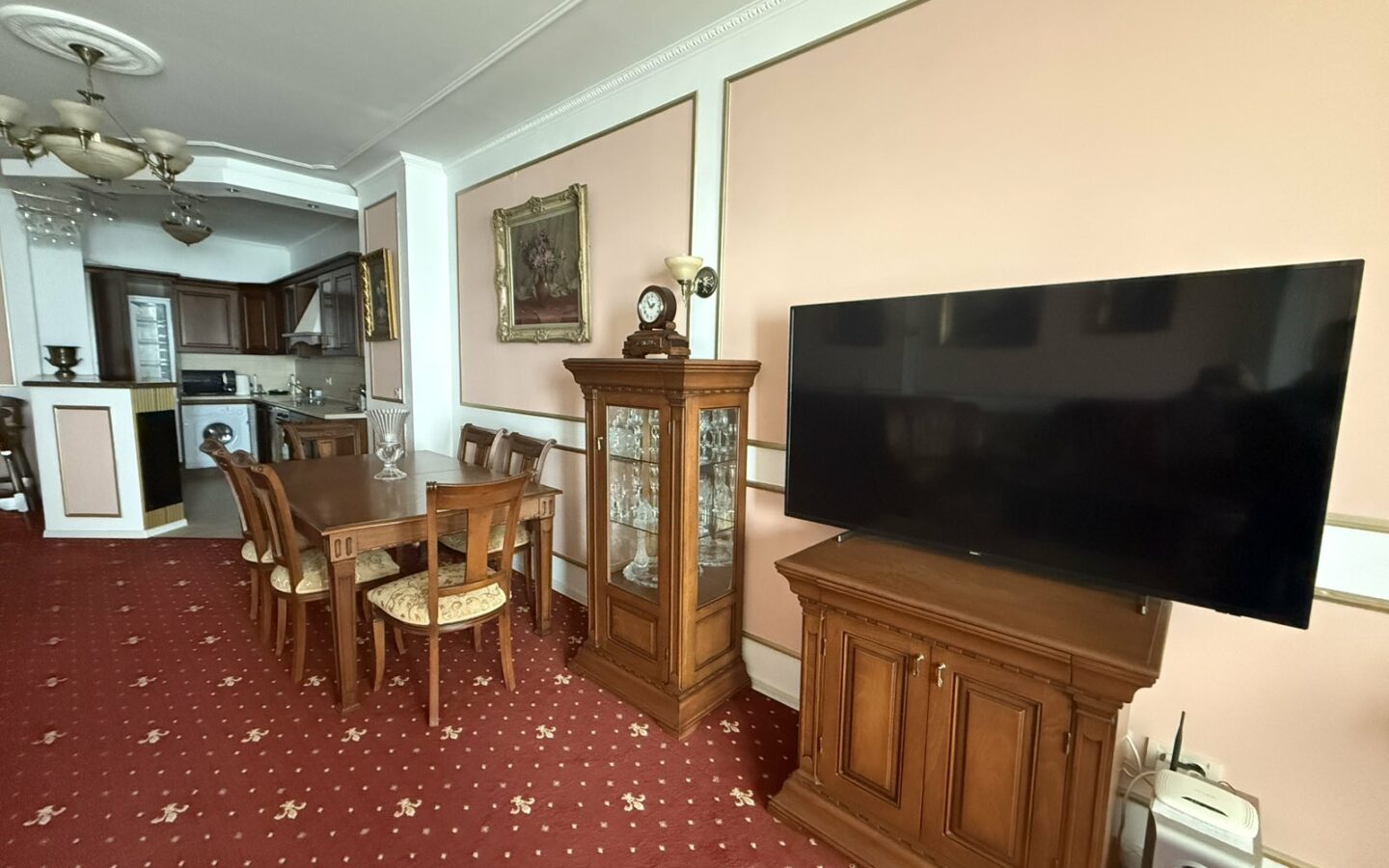 Apartment Of 100 M² With Three Bedrooms And Sea View In Port Palace