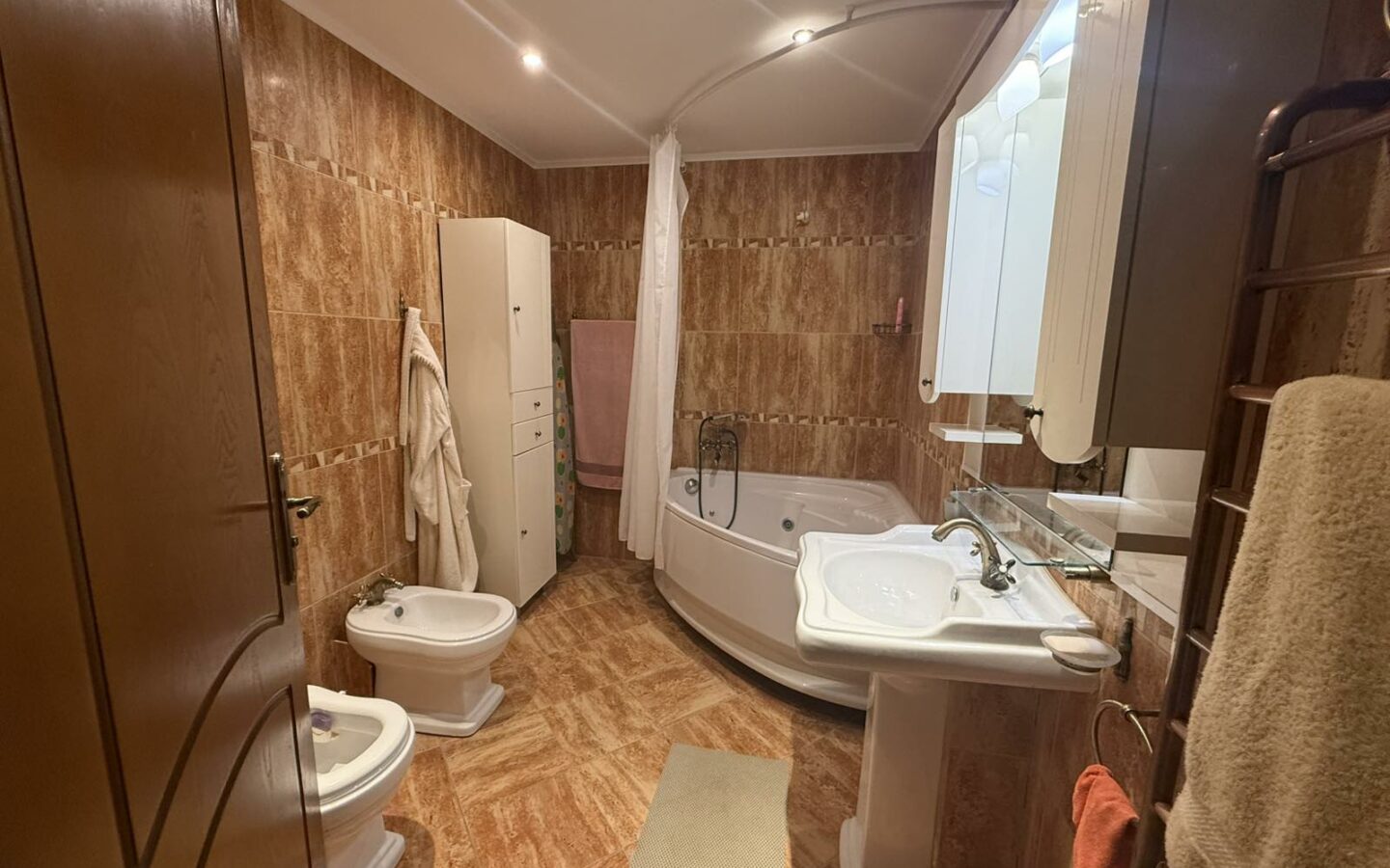 Apartment Of 100 M² With Three Bedrooms And Sea View In Port Palace