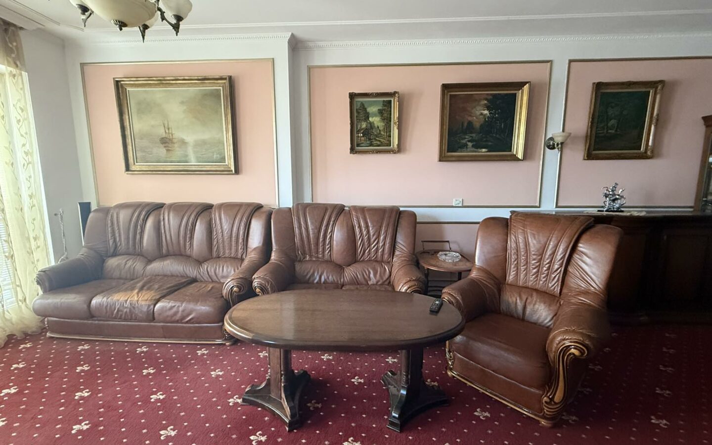 Apartment Of 100 M² With Three Bedrooms And Sea View In Port Palace