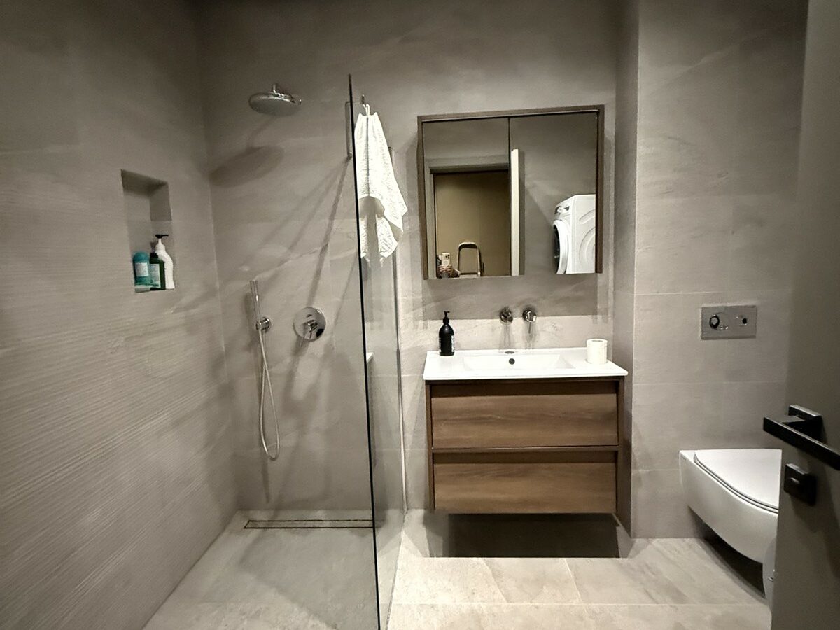 Apartment Of 150 M² With 5 Bedrooms In Port Palace, St. Constantine And Helena