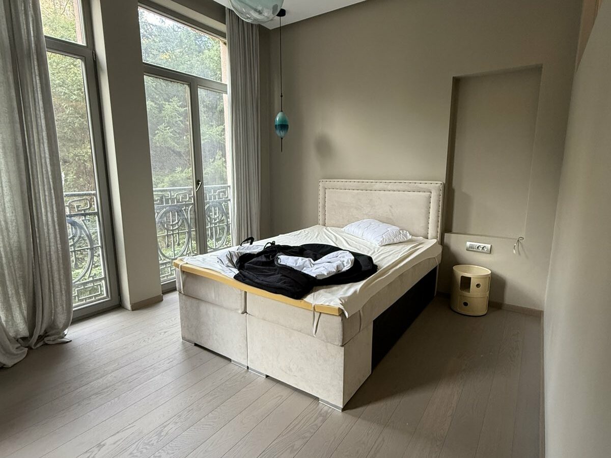 Apartment Of 150 M² With 5 Bedrooms In Port Palace, St. Constantine And Helena