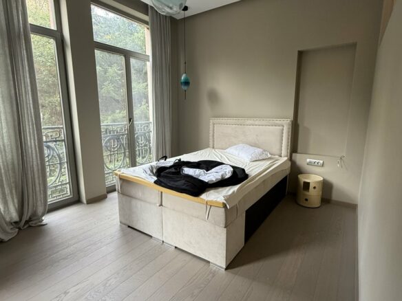 Apartment Of 150 M² With 5 Bedrooms In Port Palace, St. Constantine And Helena