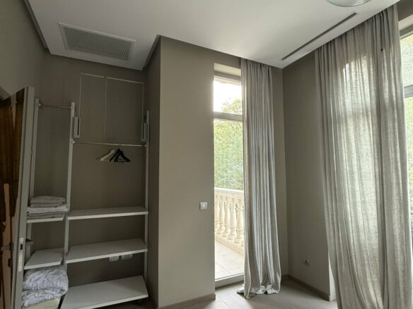 Apartment Of 150 M² With 5 Bedrooms In Port Palace, St. Constantine And Helena