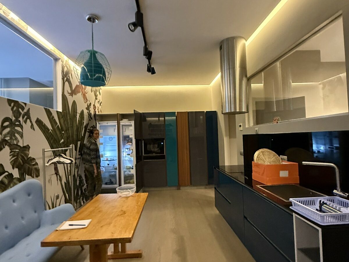 Apartment Of 150 M² With 5 Bedrooms In Port Palace, St. Constantine And Helena
