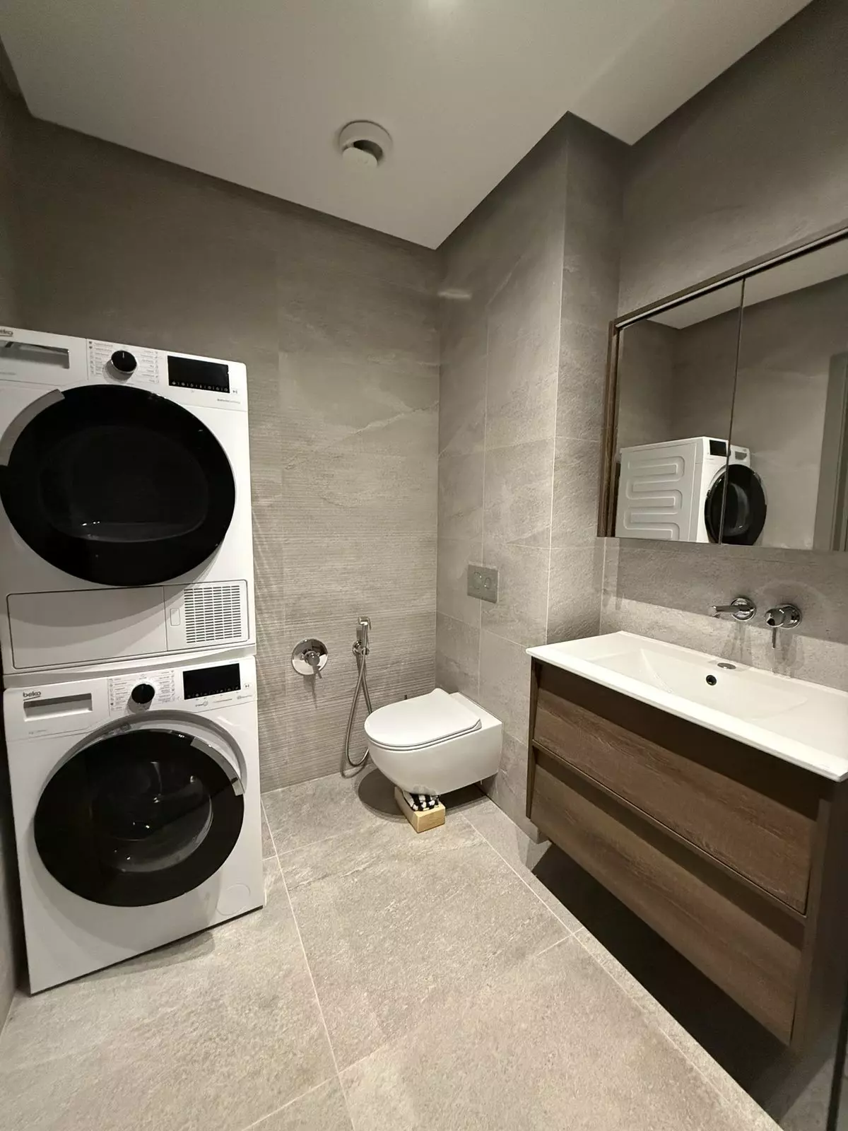 Apartment Of 150 M² With 5 Bedrooms In Port Palace, St. Constantine And Helena