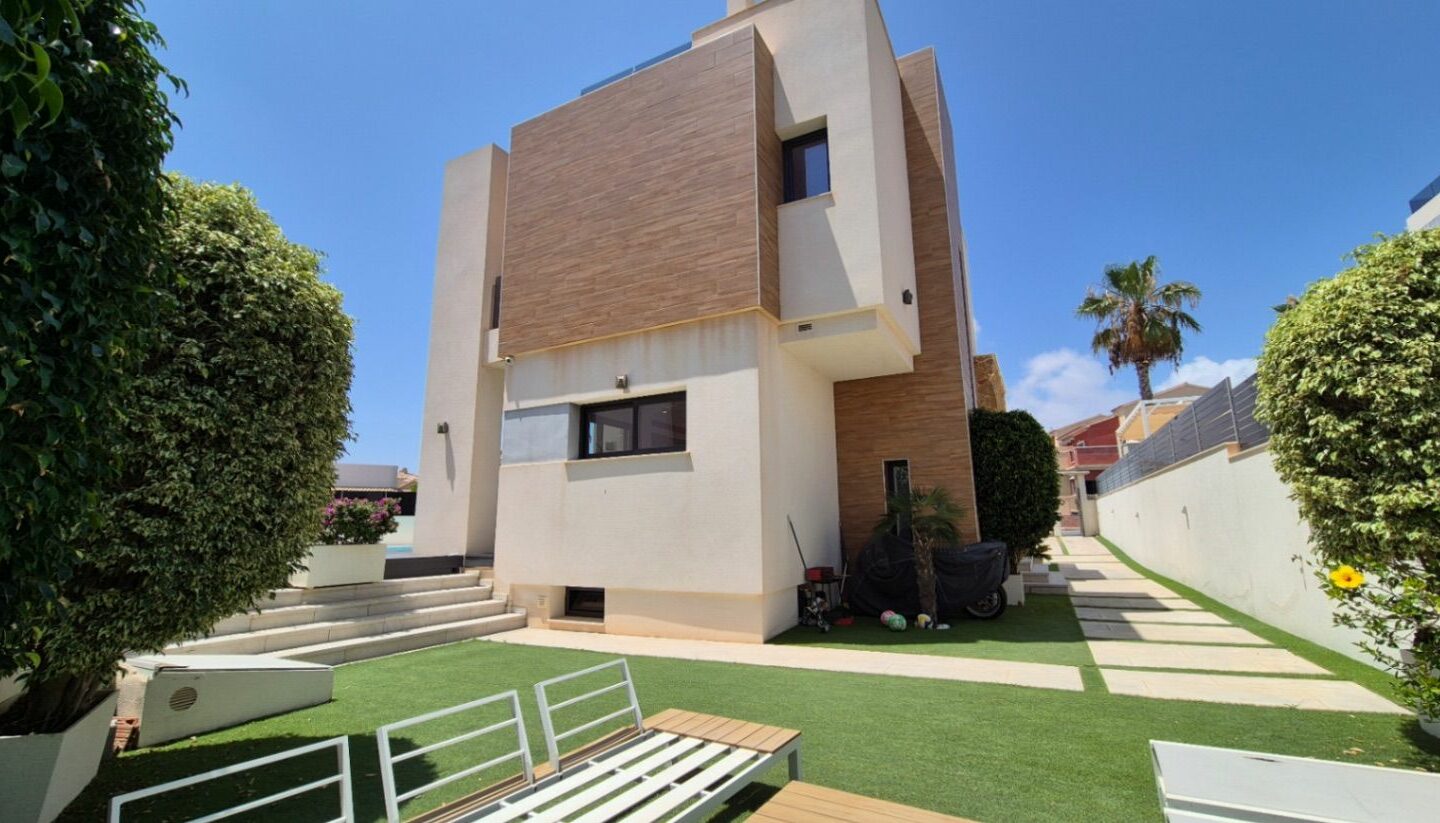 Villa Of 205 M² In Torrevieja, Spain