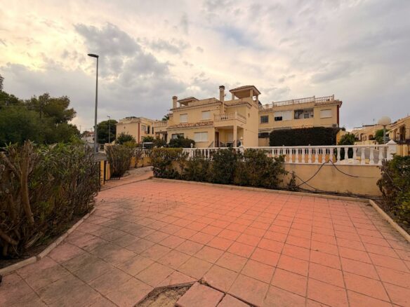 3-bedroom Terraced House In Algorfa, Spain (100 M²)