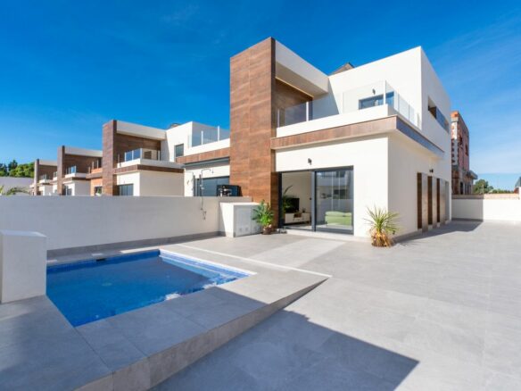Villa Of 97 M² In Daya Nueva, Spain