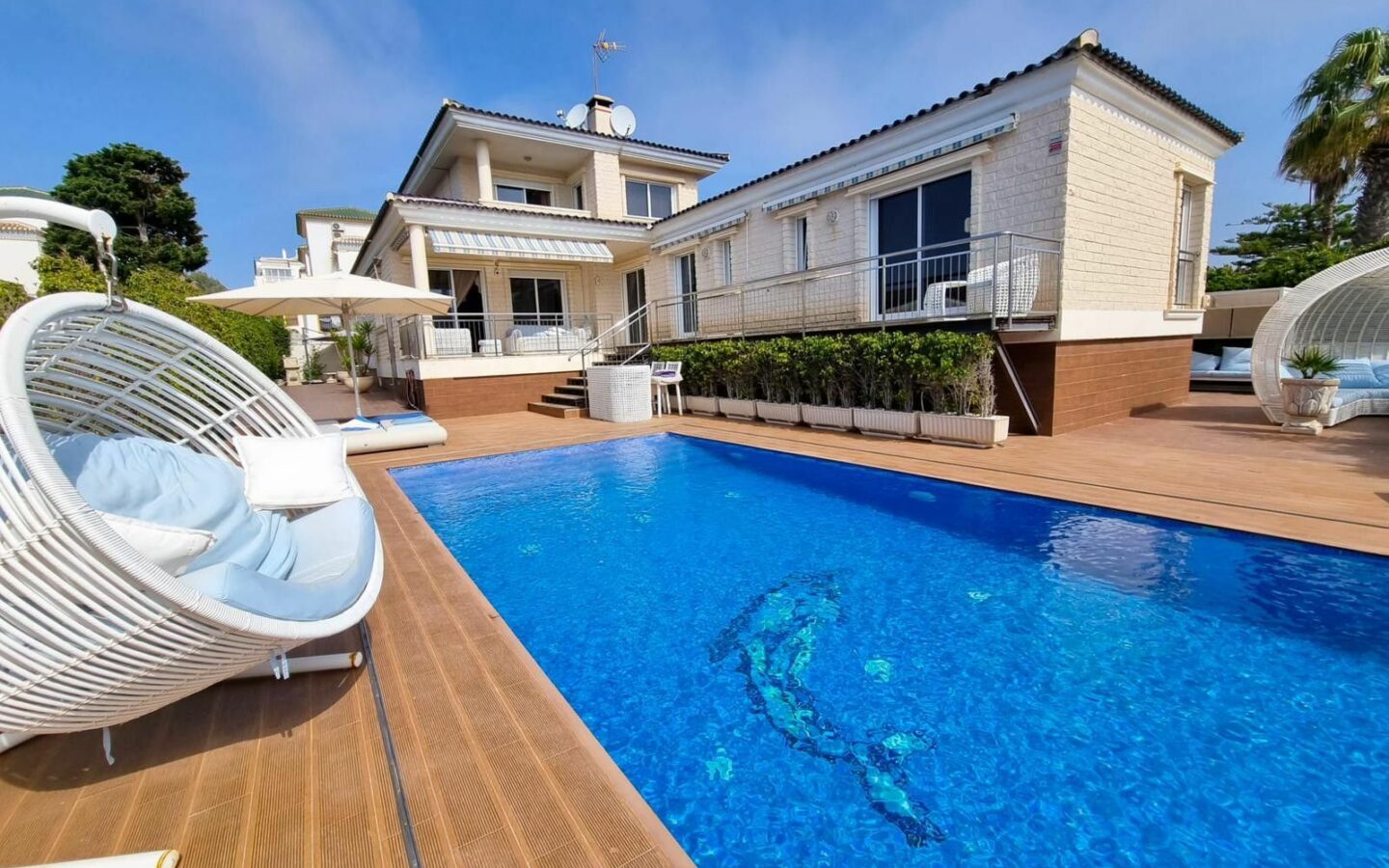 5-bedroom Villa In Torrevieja, Spain (469 M²)