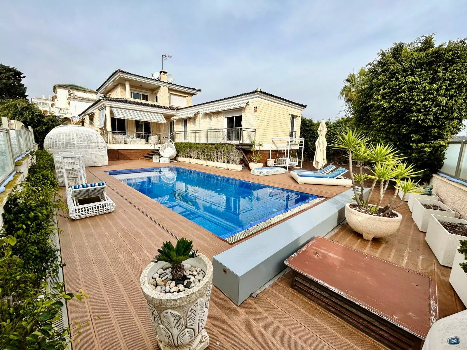 5-bedroom Villa In Torrevieja, Spain (469 M²)
