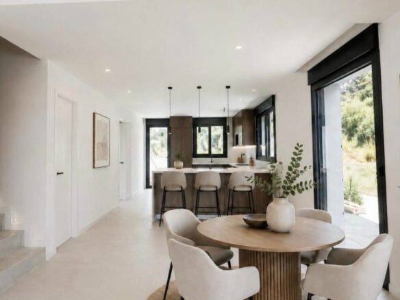 Villa Of 180 M² With [features] In Estepona, Spain