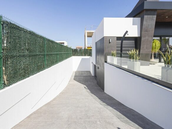 3-bedroom Villa In Rojales, Spain (290 M²)