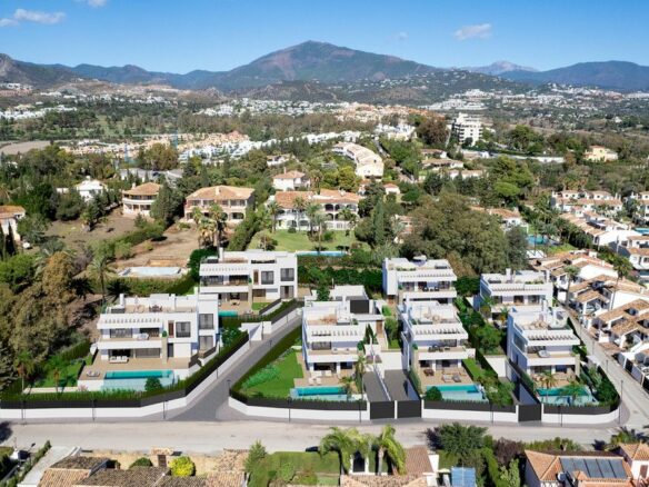 Villa Of 356 M² With Sea Views In Estepona, Spain