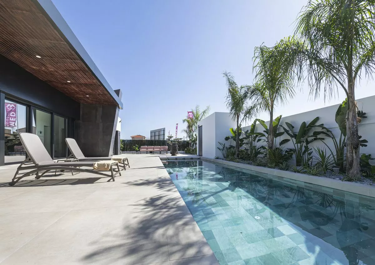 3-bedroom Villa In Rojales, Spain (290 M²)
