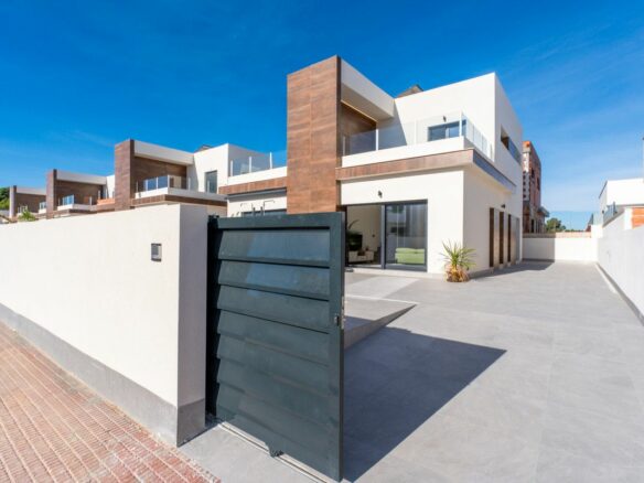 Villa Of 97 M² In Daya Nueva, Spain