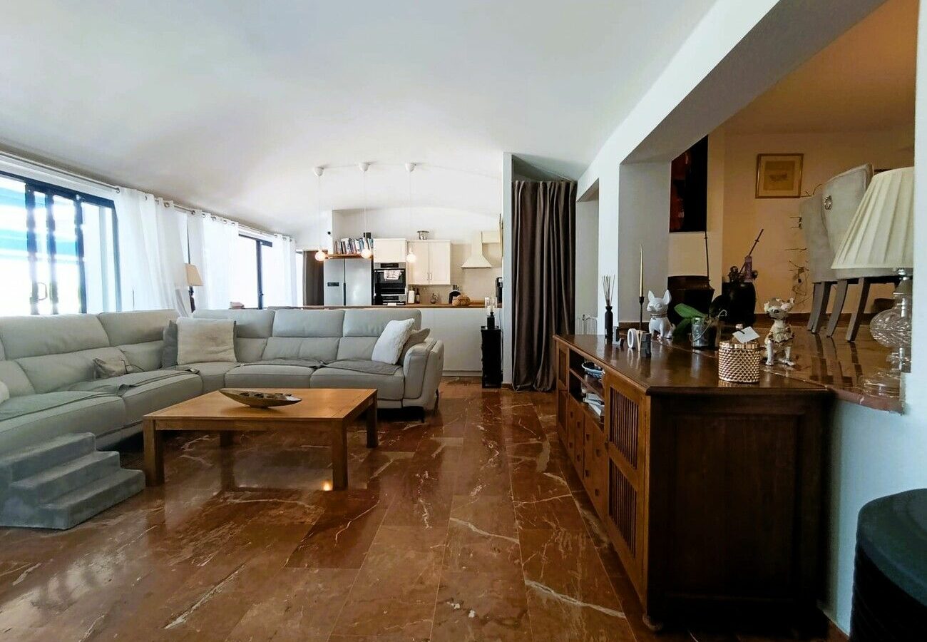 Apartment Of 90 M² In Orihuela Costa, Spain
