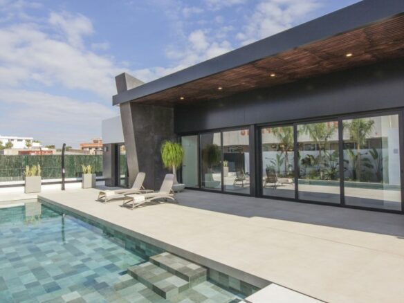 3-bedroom Villa In Rojales, Spain (290 M²)