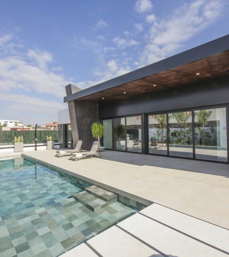 3-bedroom Villa In Rojales, Spain (290 M²)