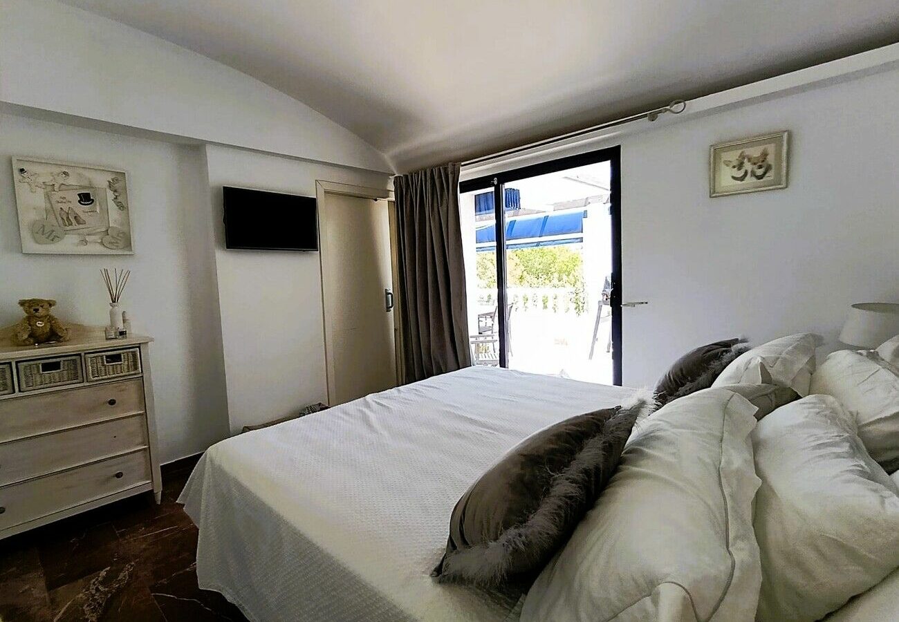 Apartment Of 90 M² In Orihuela Costa, Spain