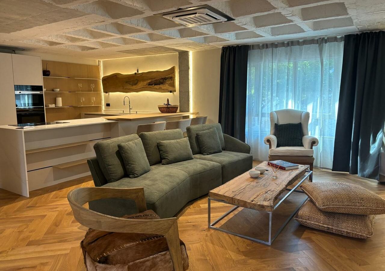 1-bedroom Flat In Marbella, Spain (135 M²)