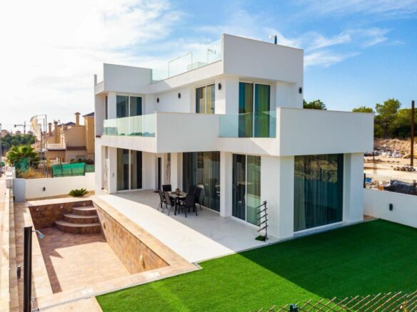 House Of 94 M² In Orihuela Costa, Spain
