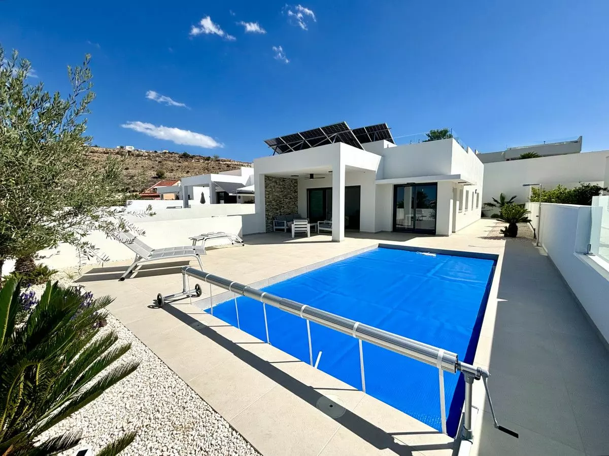 Villa Of 120 M² In Benijofar