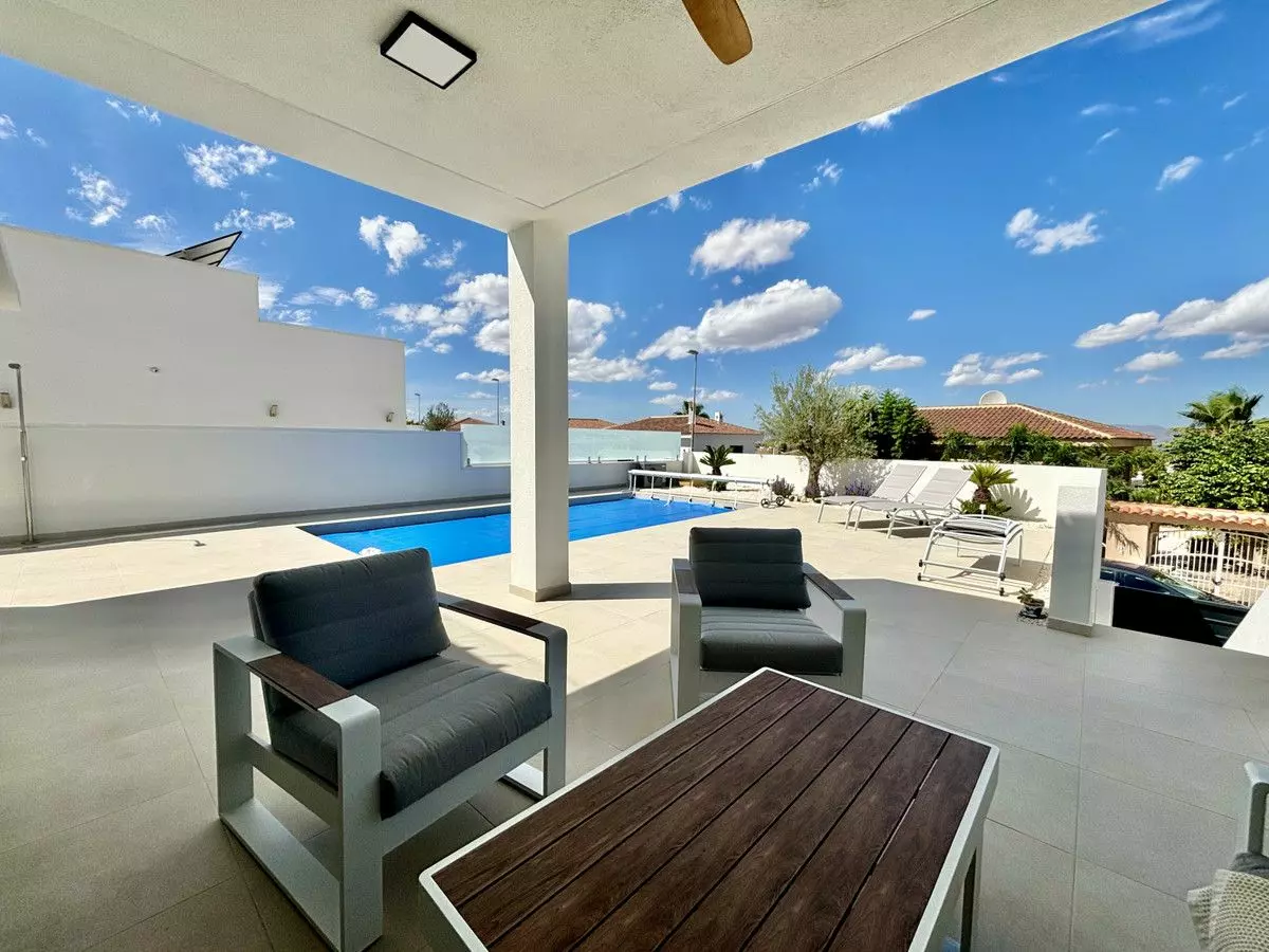 Villa Of 120 M² In Benijofar