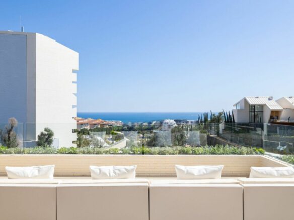 Apartment Of 116 M² With Sea Views In Fuengirola, Spain