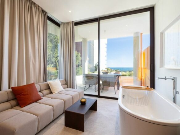 Apartment Of 116 M² With Sea Views In Fuengirola, Spain