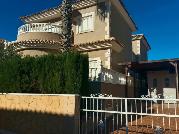 4-bedroom Villa In Torrevieja, Spain (105 M²)