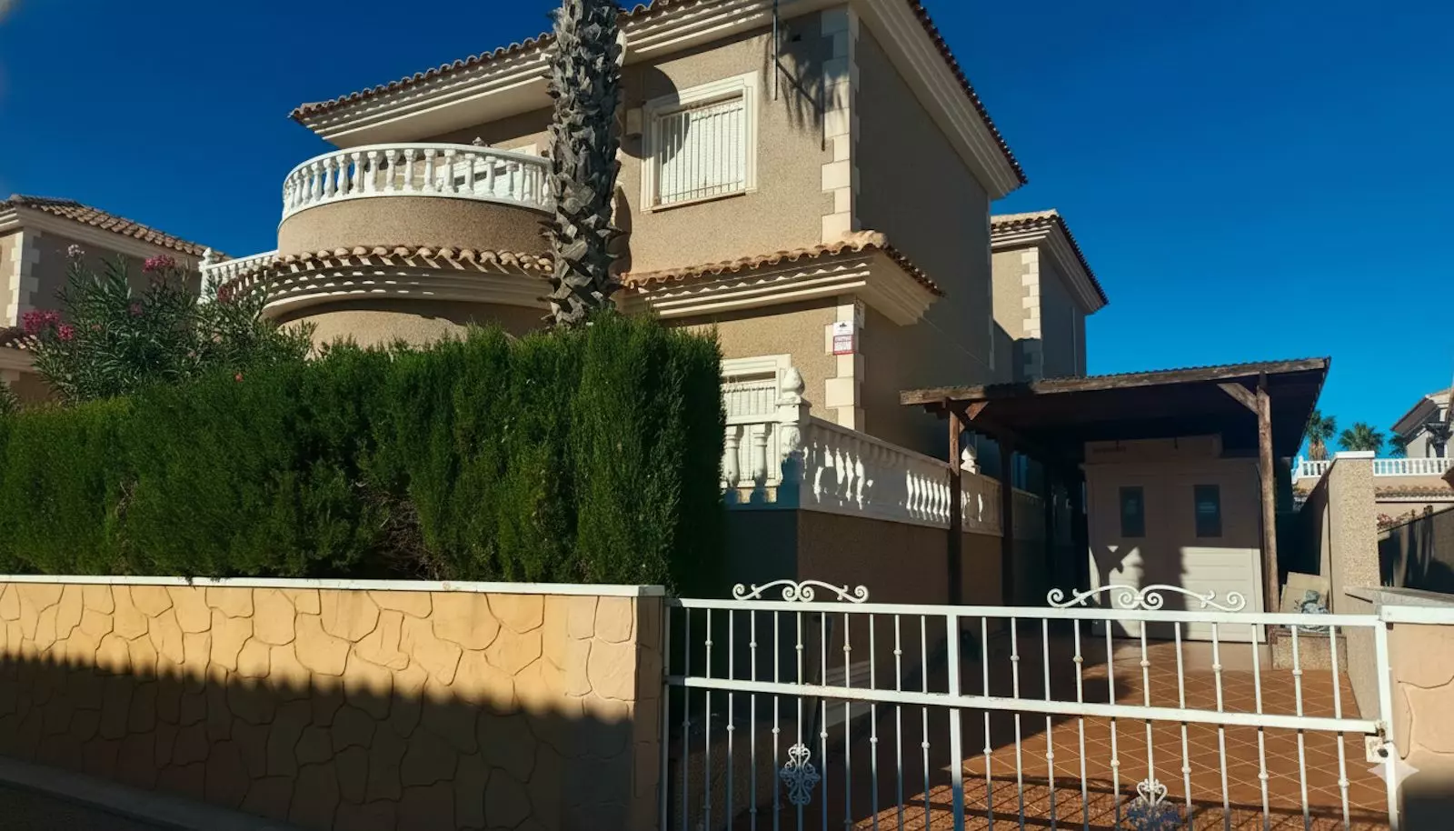 4-bedroom Villa In Torrevieja, Spain (105 M²)